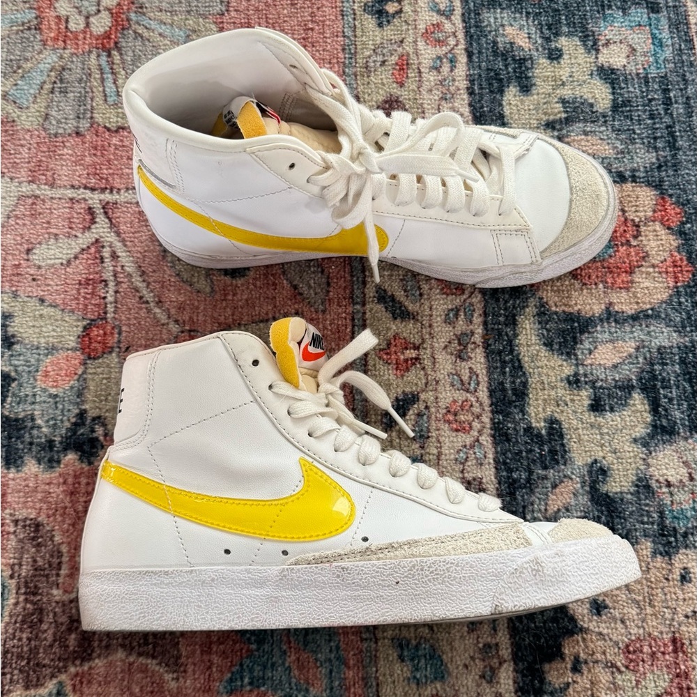 Nike Blazer Mid ‘77 Vintage Optic Yellow Swoosh High-Top Sneakers size 7